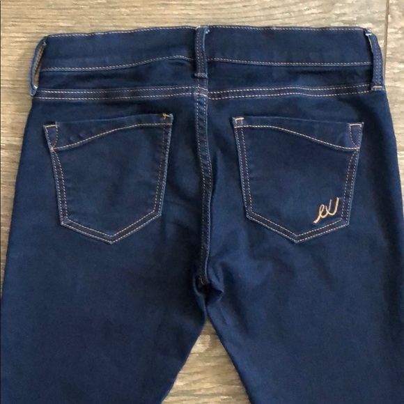 Express Jeans Extreme Stretch Low Rise Legging - Picture 5 of 6